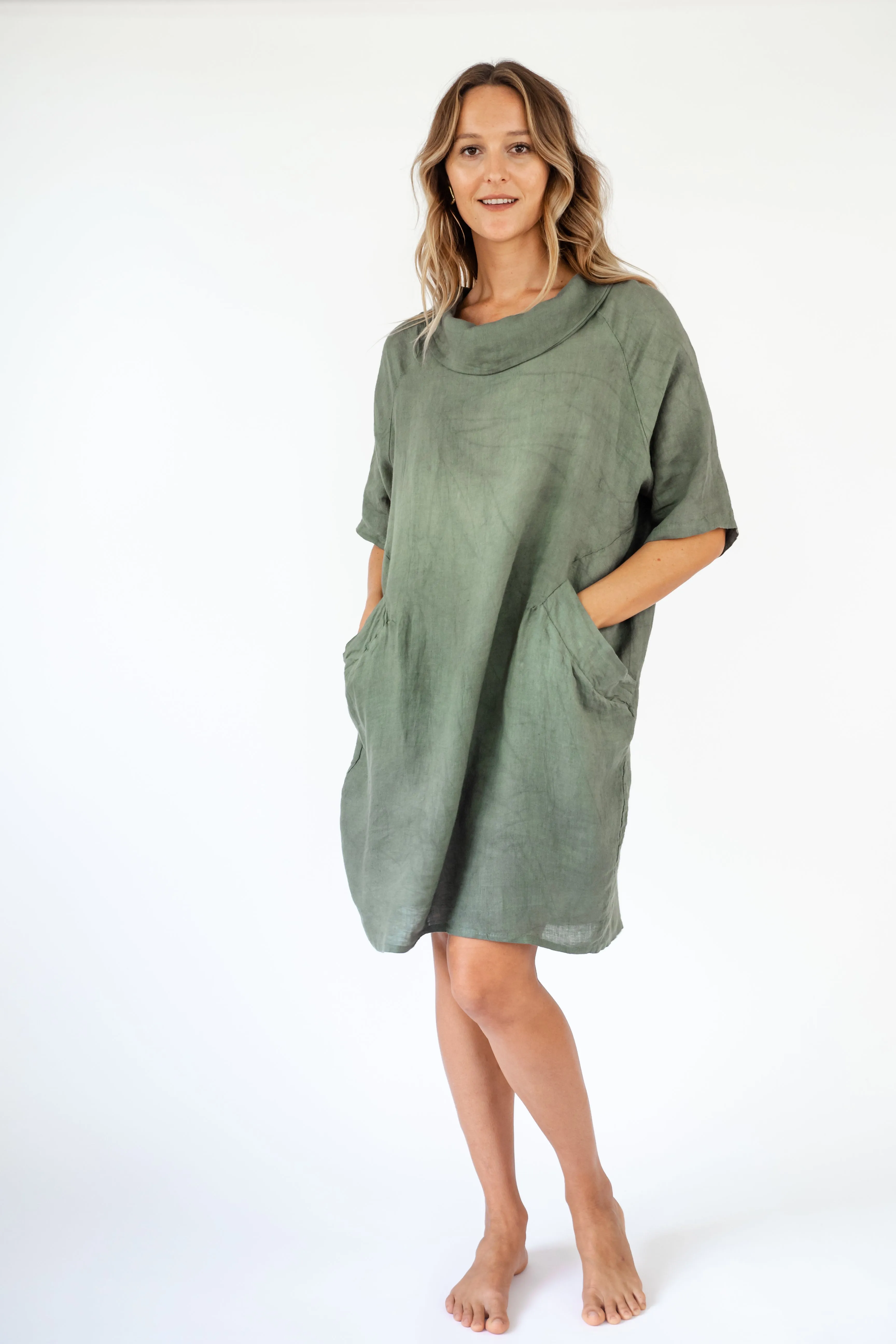 the AKELA Linen short dress